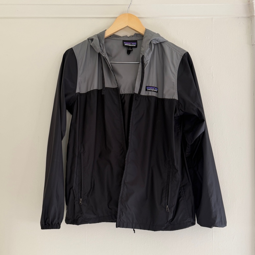 Patagonia Women's Black and Gray Windbreaker